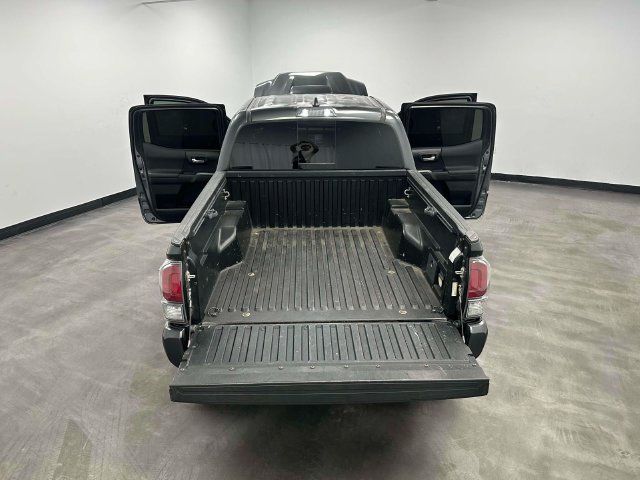 Used 2020 Toyota Tacoma TRD Sport AWD/4WD image 17