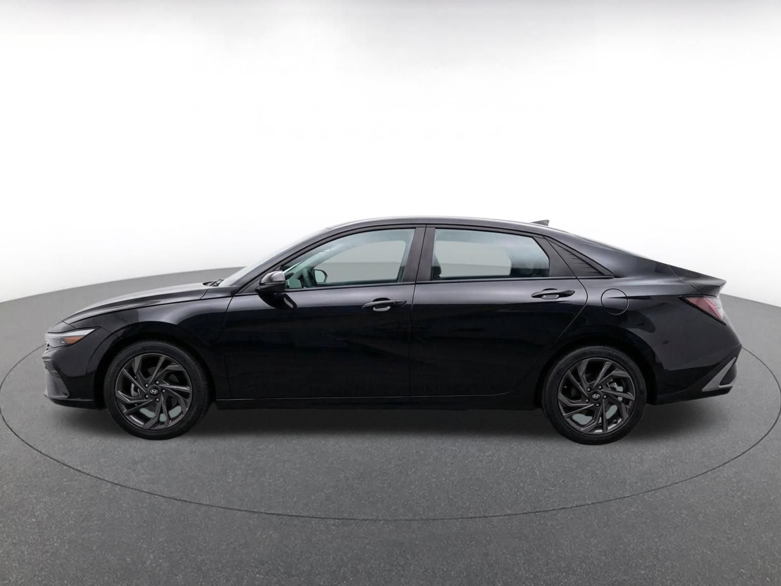 Used 2026 Hyundai Elantra Sport FWD image 4