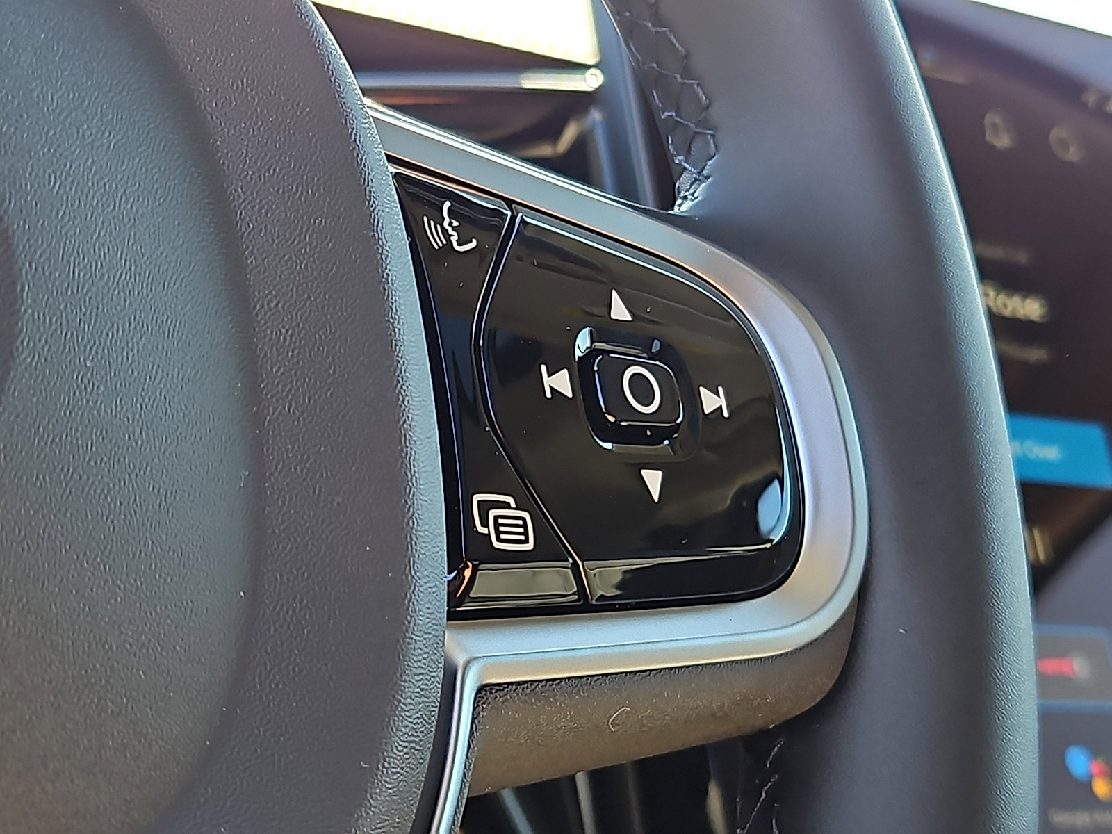 New 2026 Volvo XC90 B6 Plus w/ Protection Package Premier image 20