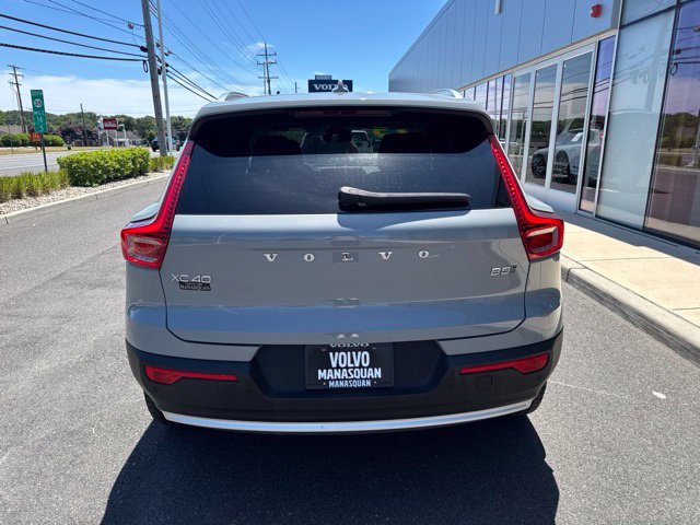 Certified 2025 Volvo XC40 B5 Plus AWD/4WD image 4