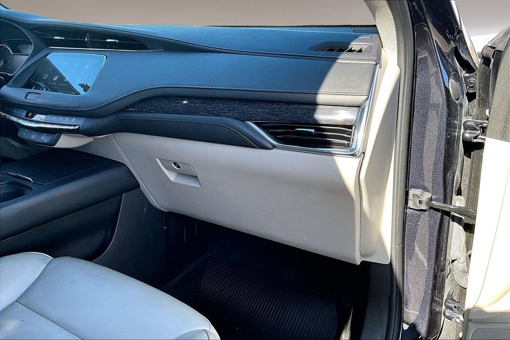 Used 2023 Cadillac XT4 Premium Luxury image 16