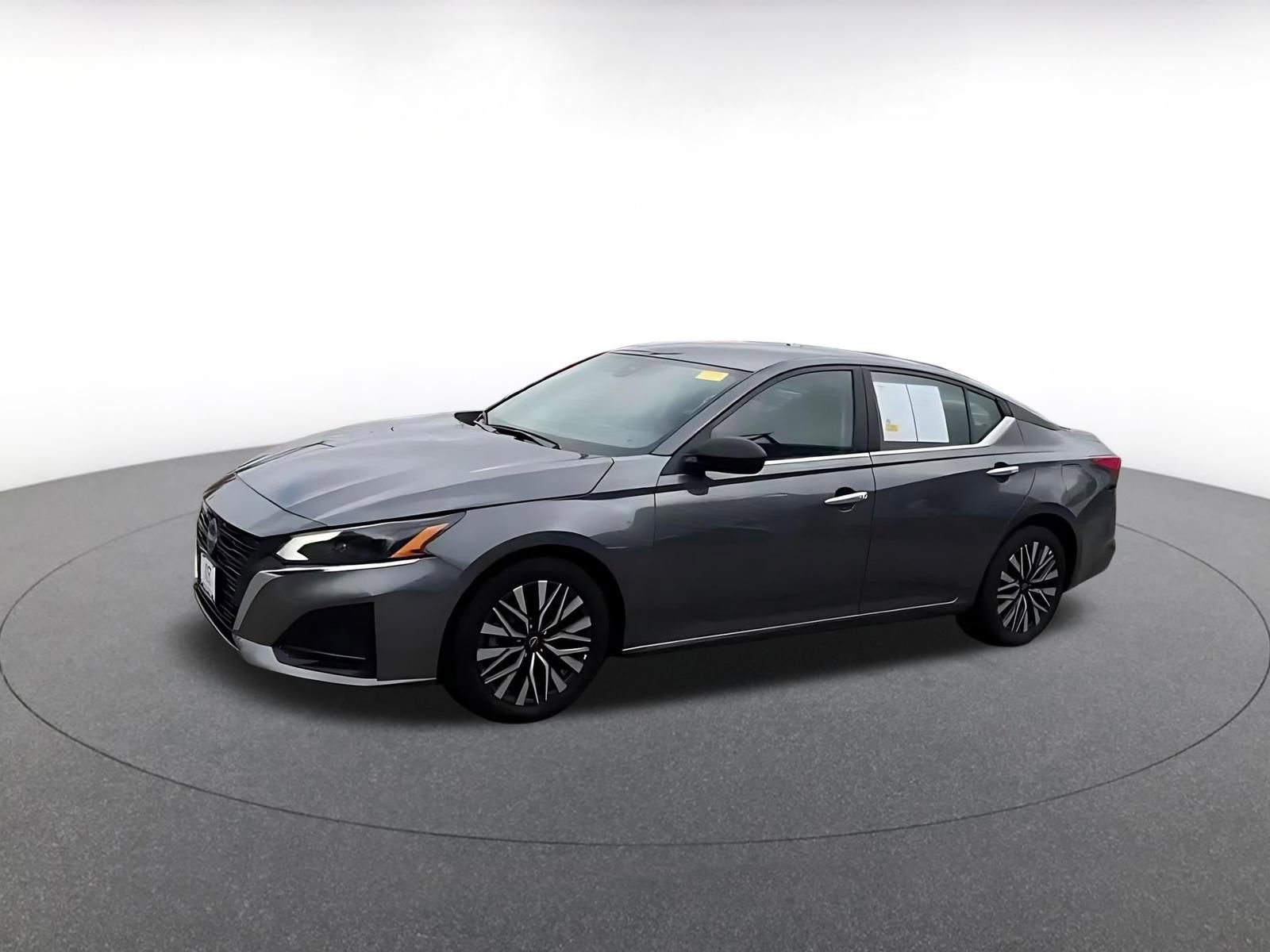 Used 2025 Nissan Altima 2.5 SV FWD image 8