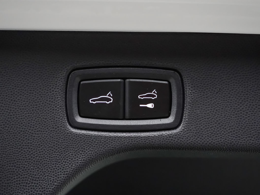 Certified 2026 Porsche Macan 4 Electric AWD/4WD image 12
