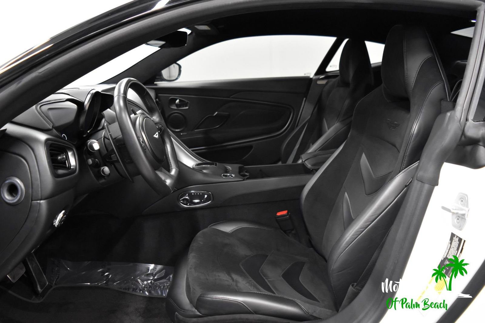 Used 2019 Aston Martin DBS Superleggera image 18