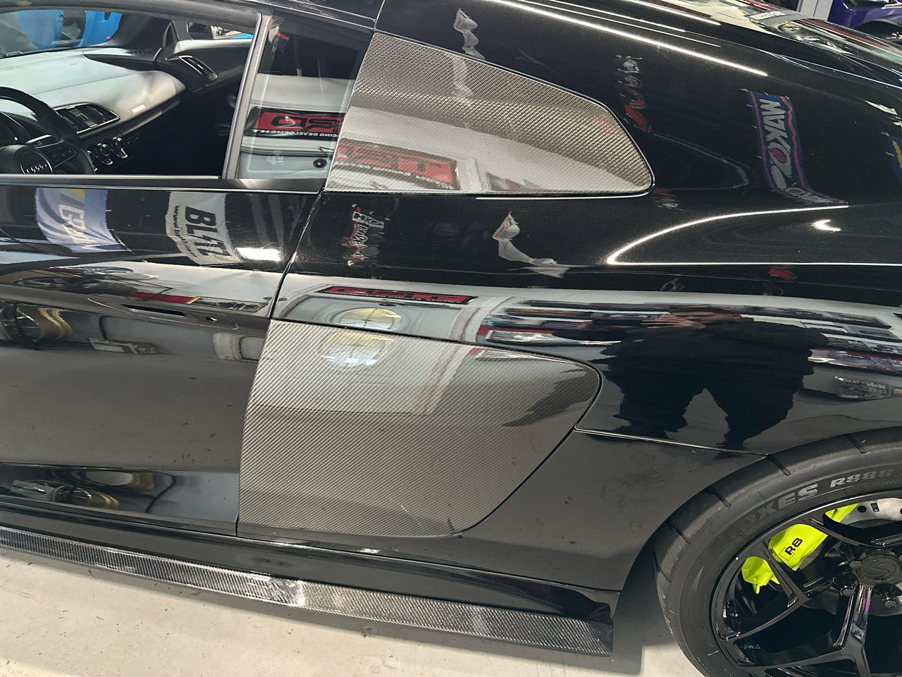 Used 2017 Audi R8 V10 w/ Carbon Exterior Package image 14