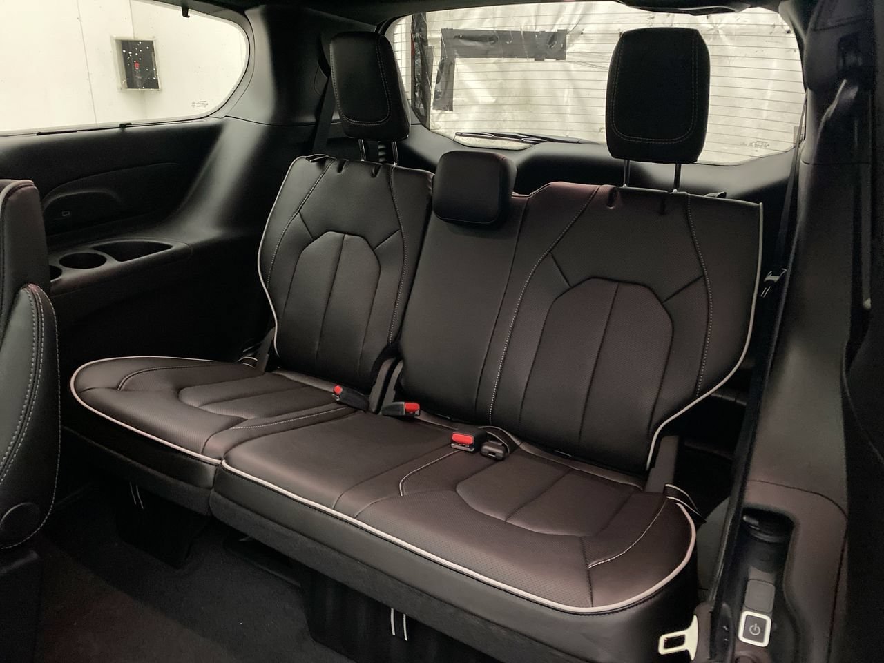New 2027 Chrysler Pacifica Limited AWD/4WD image 24