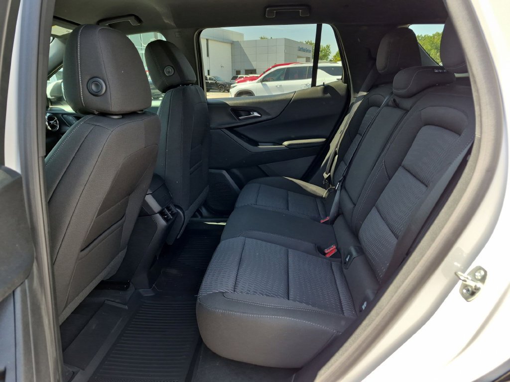 New 2027 Chevrolet Equinox LT w/ Safety and Technology Package FWD image 31