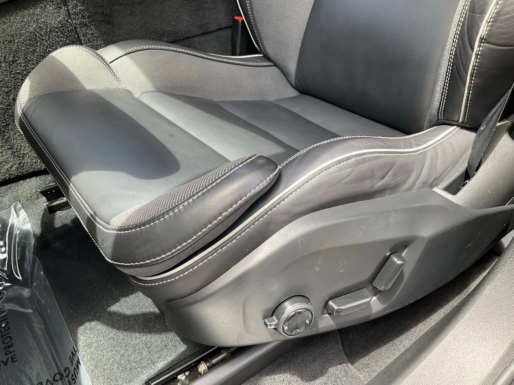 Used 2021 Volvo XC60 T8 R-Design w/ Advanced Package AWD/4WD image 17