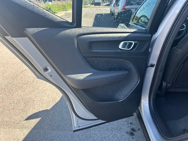 Certified 2025 Volvo XC40 B5 Plus AWD/4WD image 16