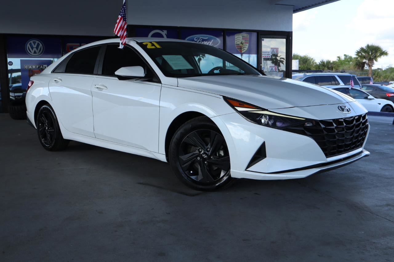 Used 2021 Hyundai Elantra SEL FWD image 3
