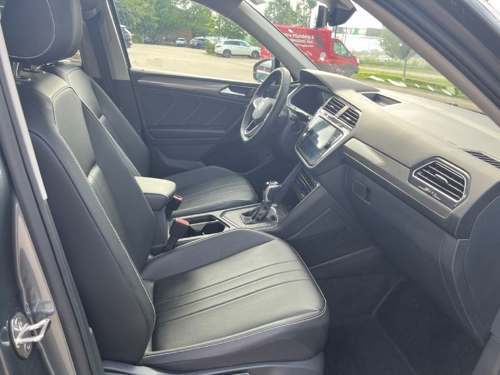 Used 2024 Volkswagen Tiguan SE FWD image 39