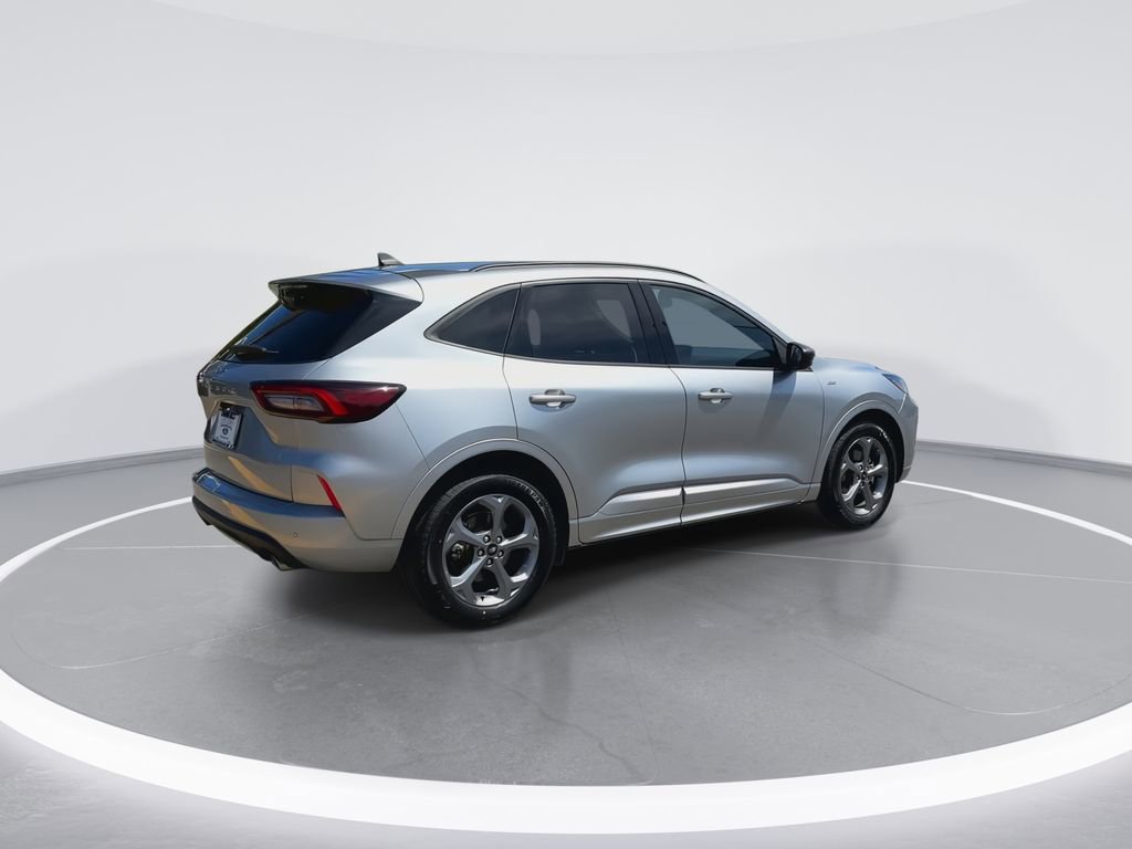 Used 2023 Ford Escape ST-Line w/ Tech Pack #1 FWD image 2