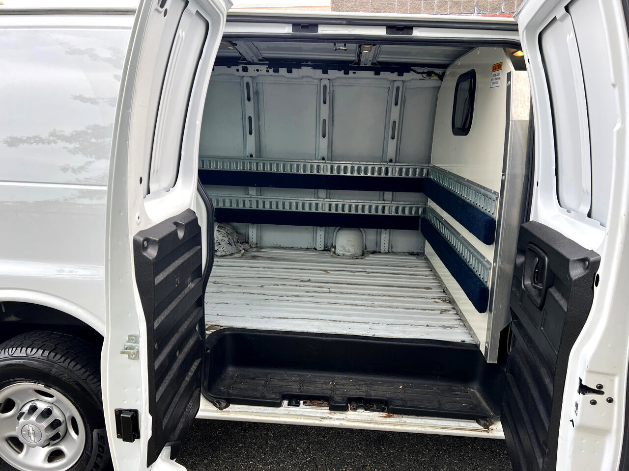 Used 2018 Chevrolet Express 2500 image 10