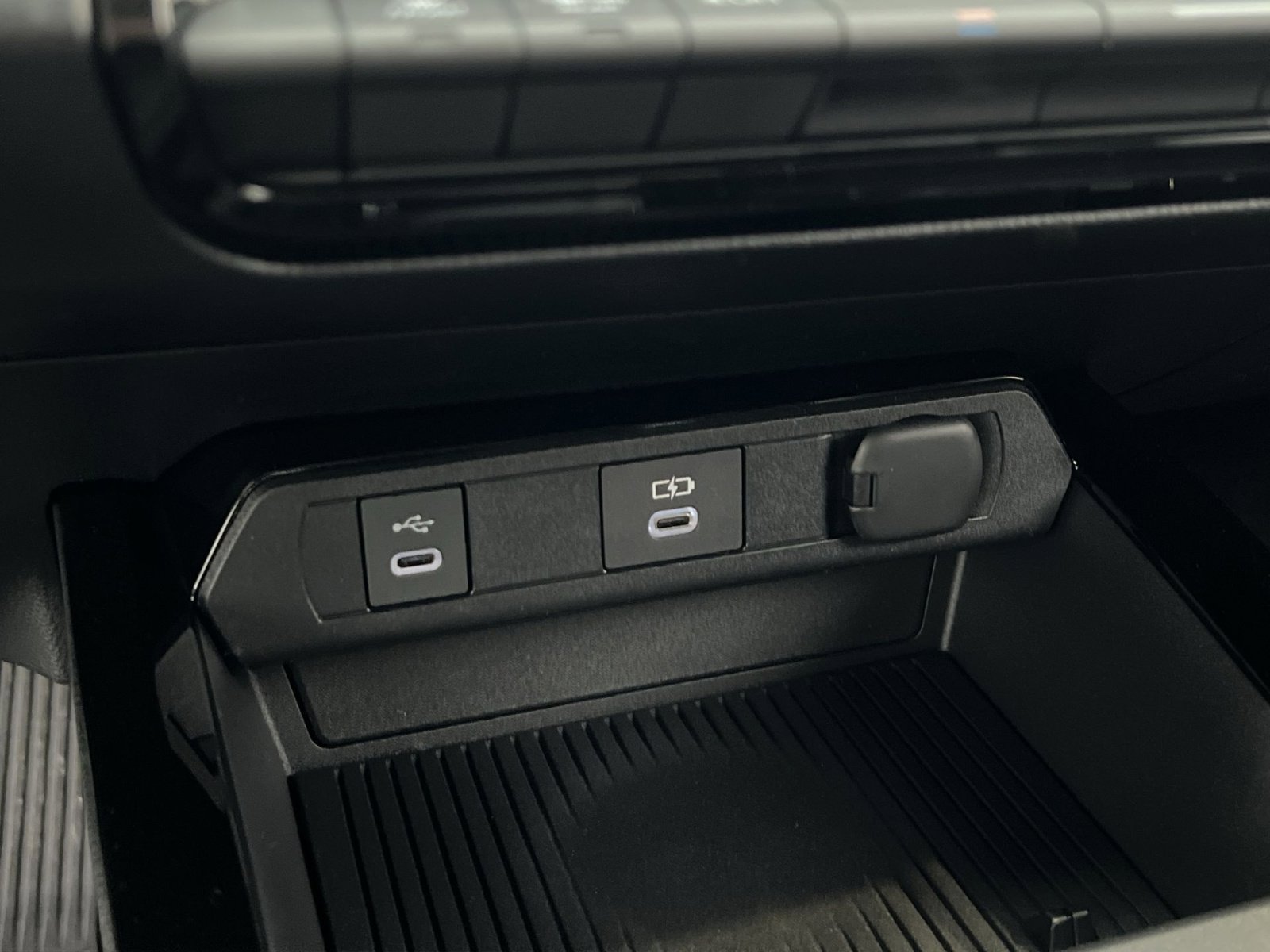 New 2026 Toyota Prius Plug-In Hybrid image 25