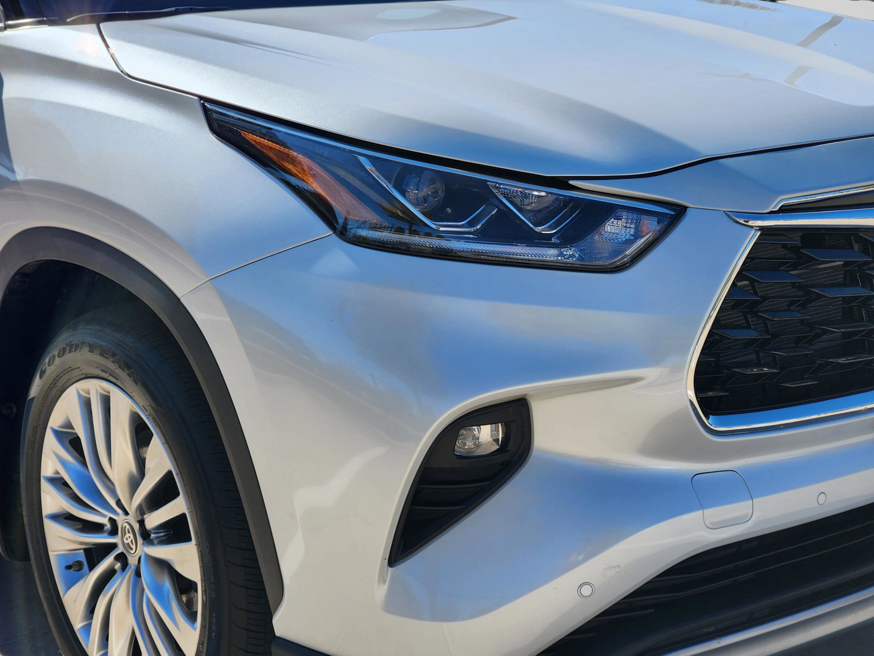 Used 2025 Toyota Highlander Platinum image 38