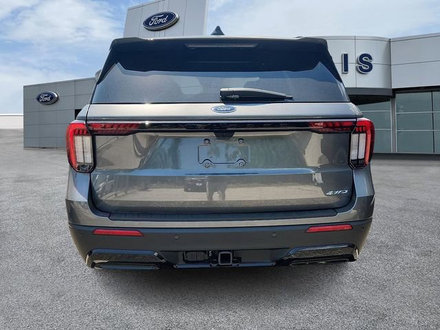 Used 2026 Ford Explorer ST-Line w/ ST-Line Street Pack AWD/4WD image 3