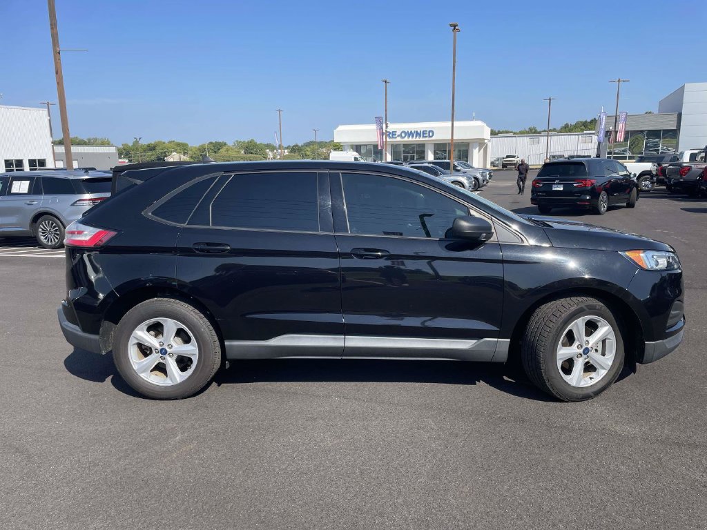 Used 2020 Ford Edge SE FWD image 2