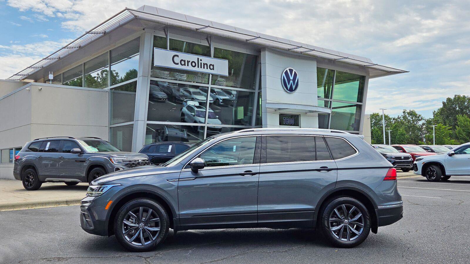 Certified 2023 Volkswagen Tiguan SE FWD image 2