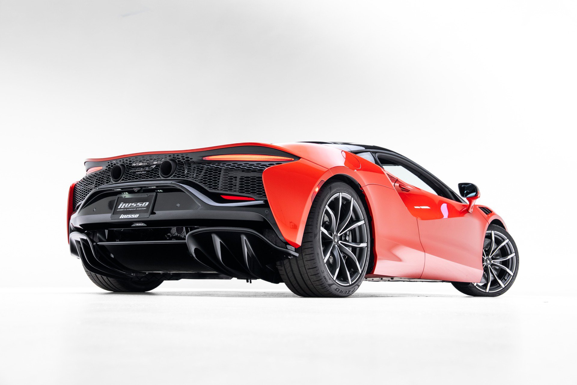 Used 2024 McLaren Artura image 4
