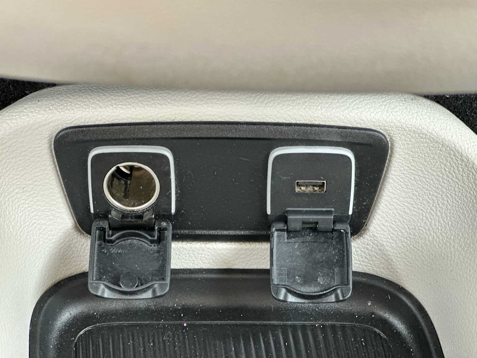 Used 2017 Chrysler Pacifica Touring-L FWD image 33