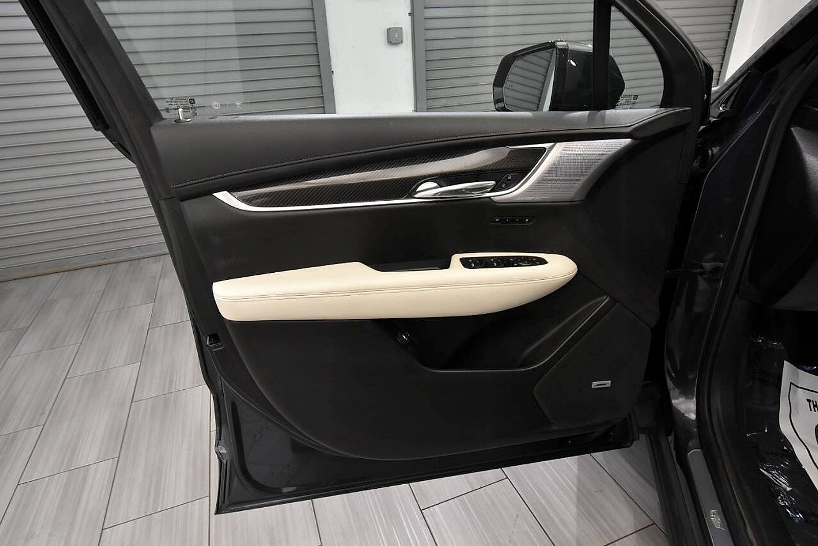 Used 2023 Cadillac XT6 Sport w/ Technology Package AWD/4WD image 13