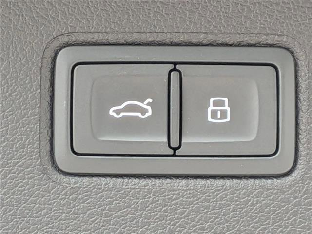 Used 2023 Bentley Bentayga Extended Wheelbase image 18