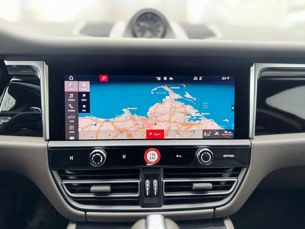 Used 2022 Porsche Macan w/ Premium Package Plus image 16