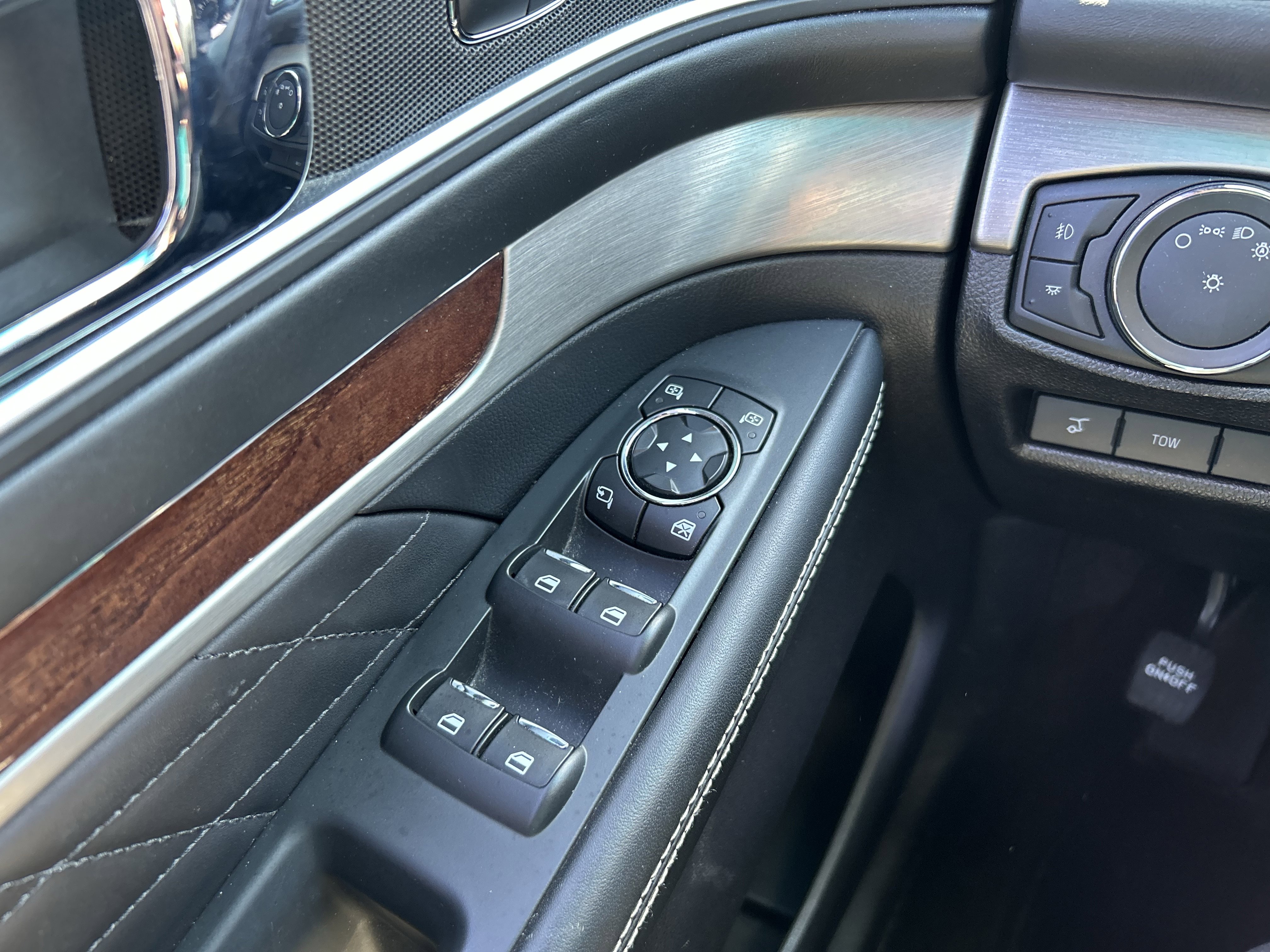 Used 2016 Ford Explorer Platinum image 20