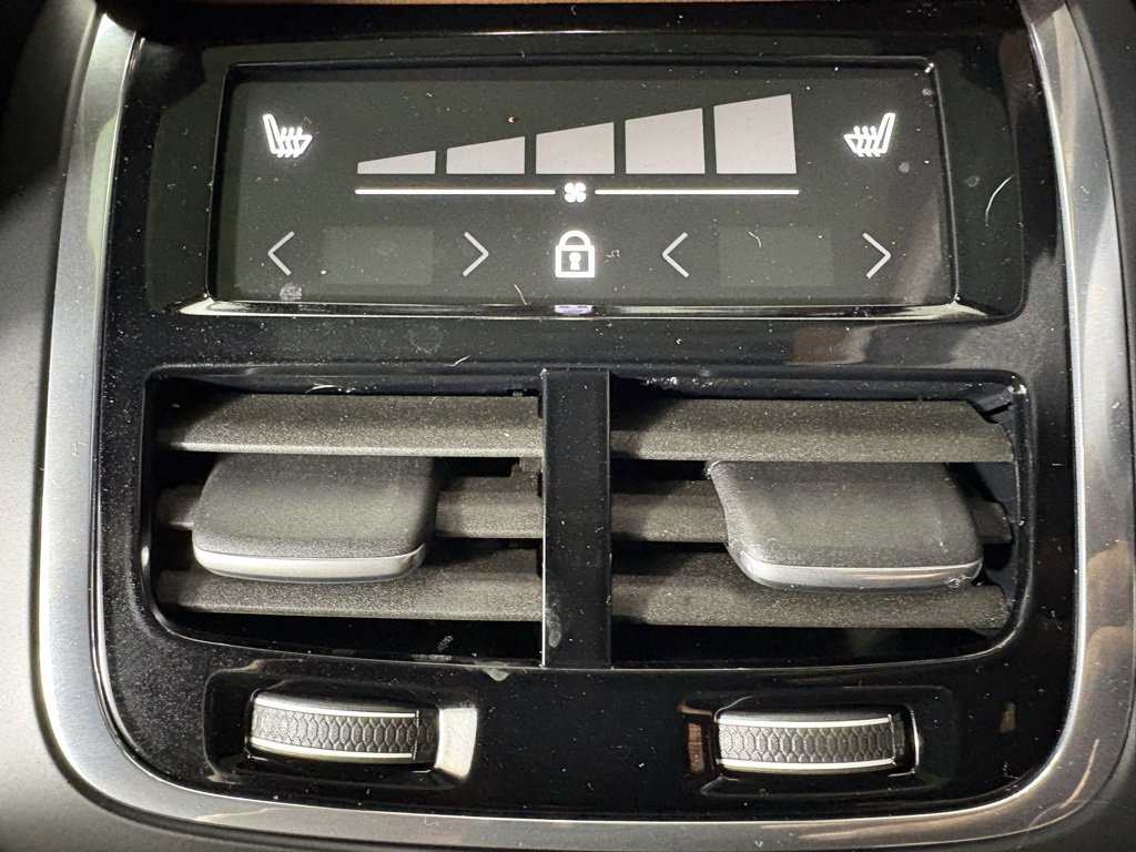 Used 2025 Volvo V90 B6 Cross Country Plus w/ Protection Package Premier image 39