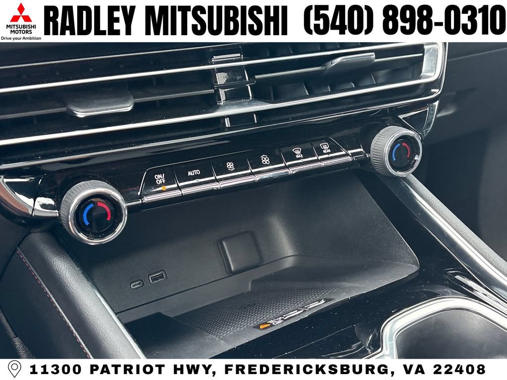 Used 2024 Chevrolet Traverse RS AWD/4WD image 11