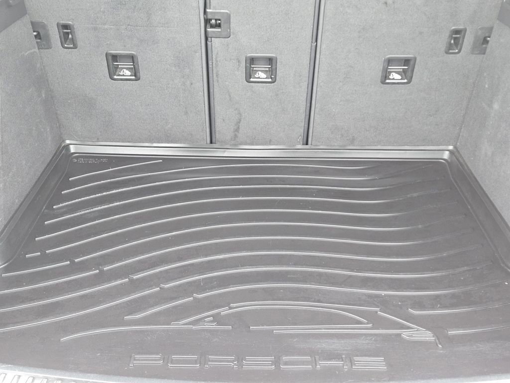 Used 2020 Porsche Macan S image 35