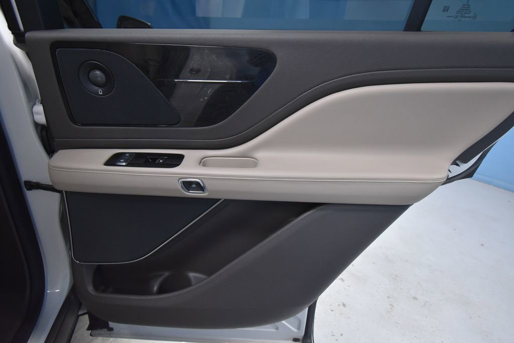 Used 2021 Lincoln Aviator Reserve w/ Elements Package Plus image 27