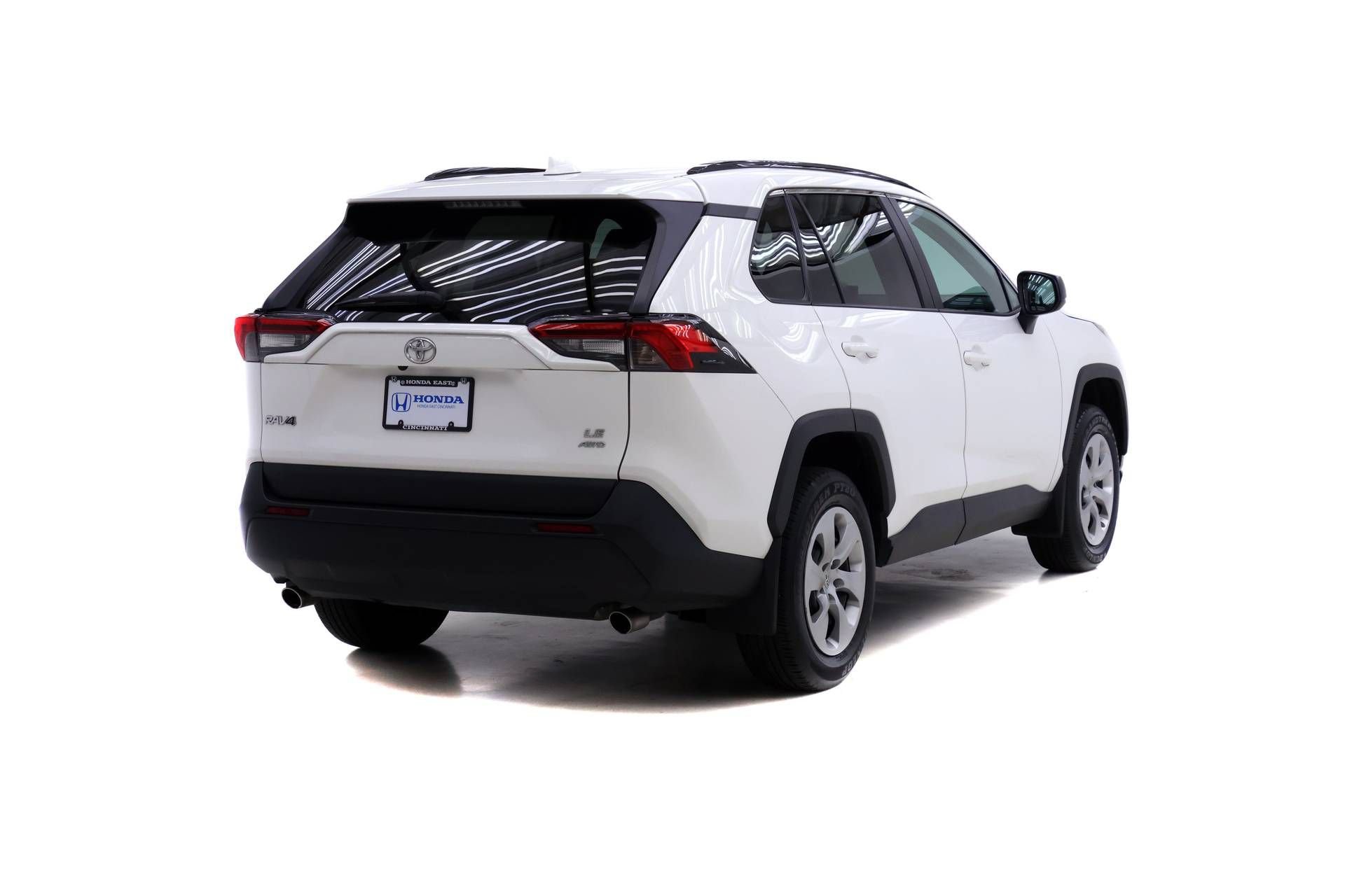 Used 2021 Toyota RAV4 LE AWD/4WD image 2