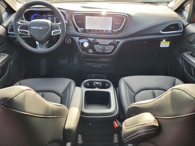 Used 2026 Chrysler Pacifica Select image 14