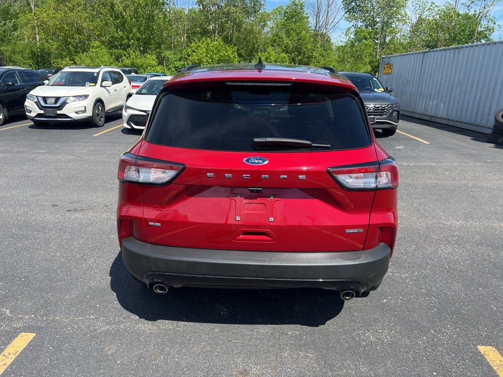 Used 2021 Ford Escape SE w/ SE Sport Appearance Package AWD/4WD image 4