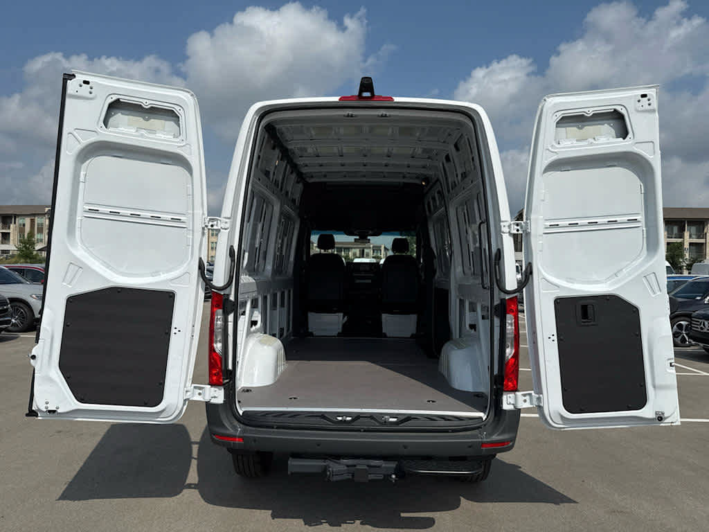 Used 2025 Mercedes-Benz Sprinter 2500 image 11