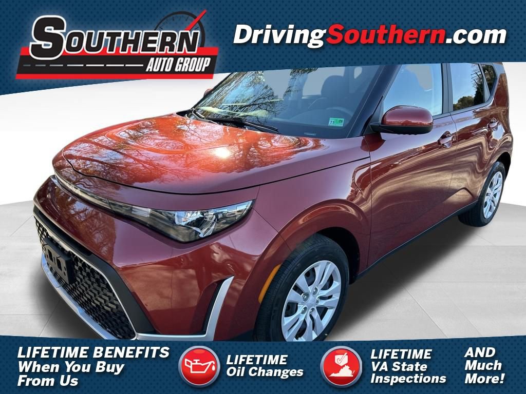 Used 2023 Kia Soul LX image 1