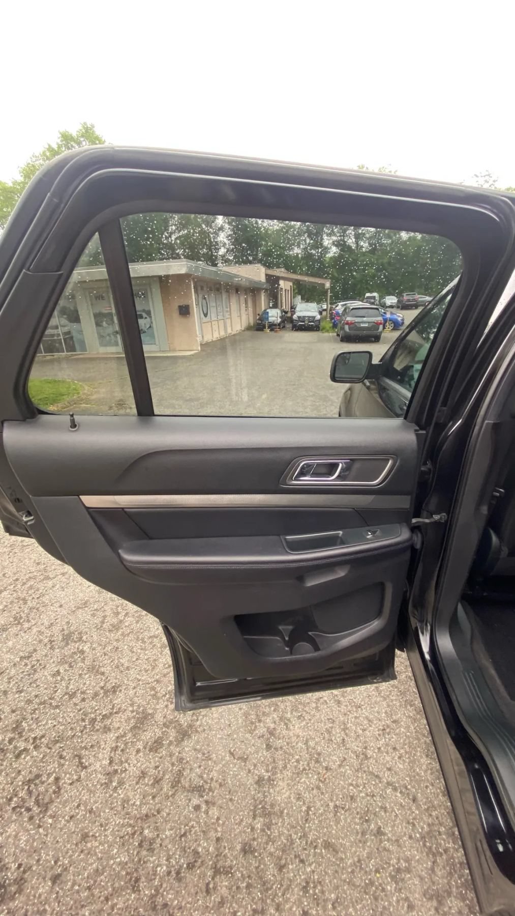 Used 2018 Ford Explorer XLT w/ Equipment Group 202A AWD/4WD image 21