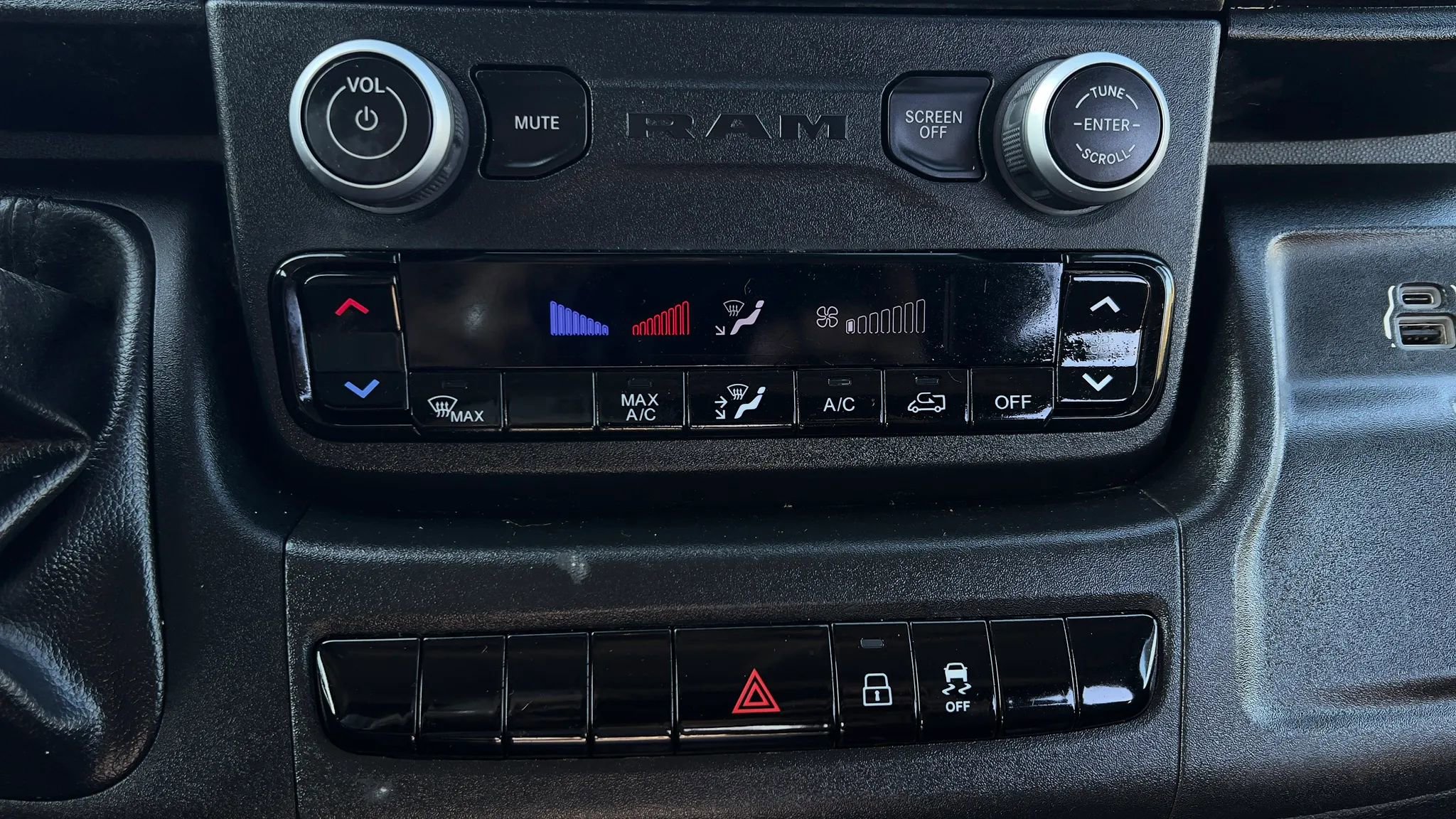 Used 2023 RAM ProMaster 2500 FWD image 23