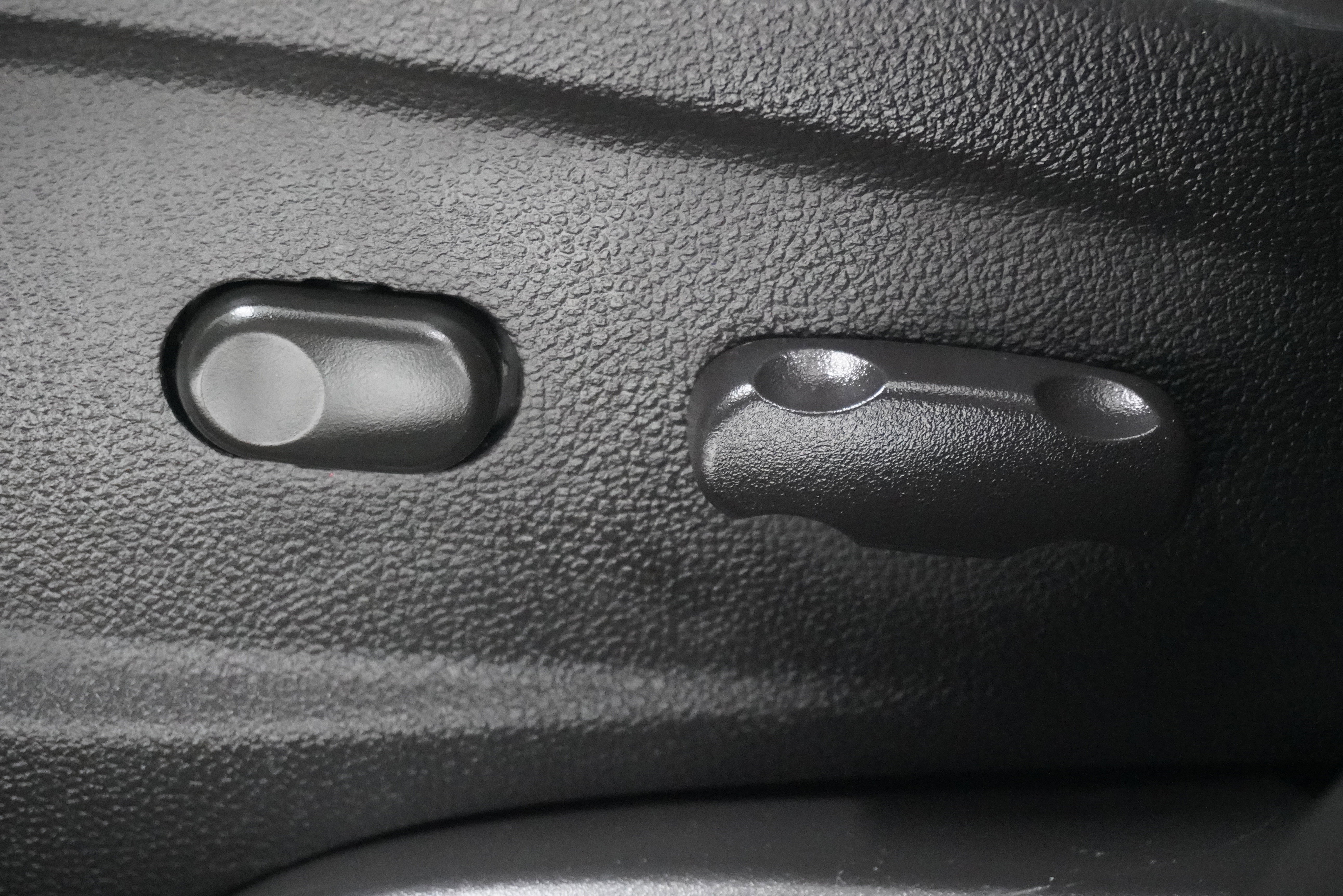 Used 2020 Chevrolet Trax LT w/ LT Convenience Package image 14