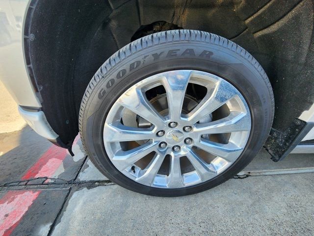 Used 2019 Chevrolet Silverado 1500 High Country w/ Technology Package image 9