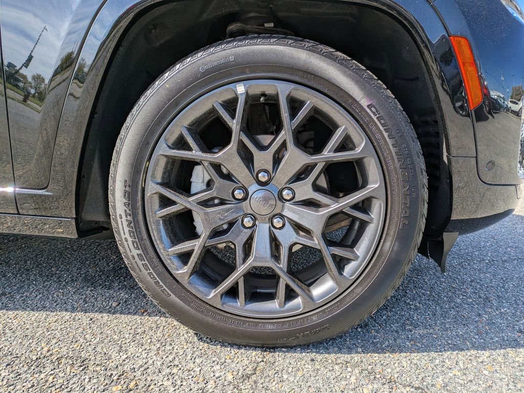 Used 2025 Jeep Grand Cherokee Summit AWD/4WD image 12