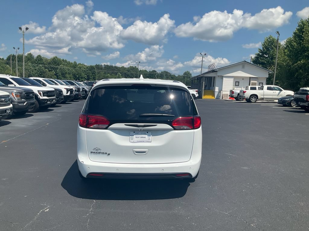 Used 2020 Chrysler Pacifica Touring w/ S Appearance Package FWD image 6