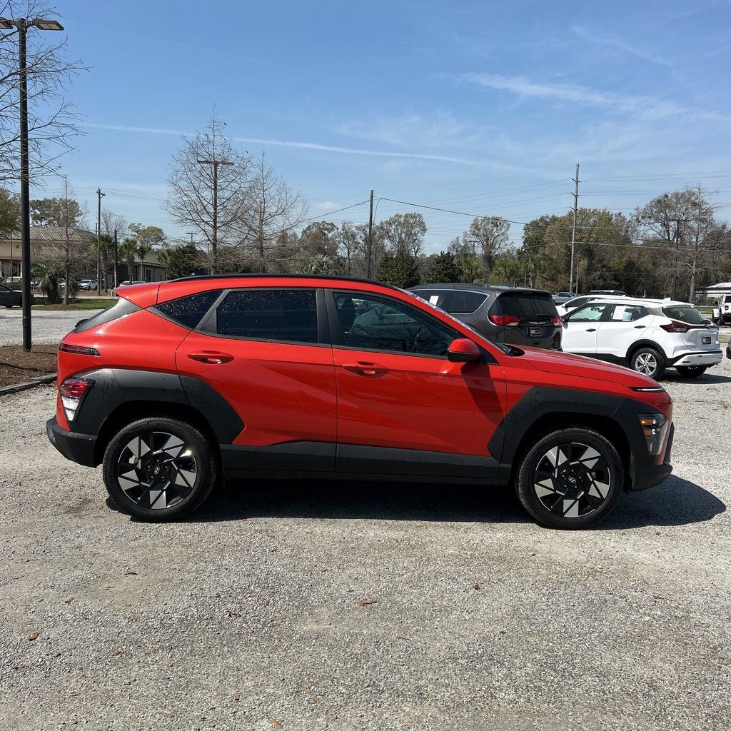 Used 2025 Hyundai Kona SEL image 3