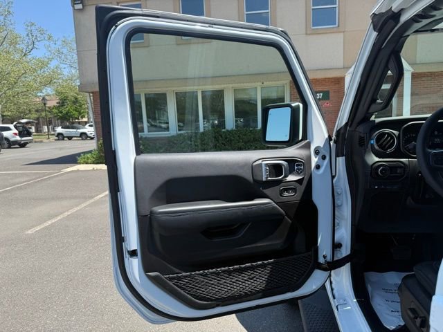 Used 2024 Jeep Wrangler High Altitude AWD/4WD image 24