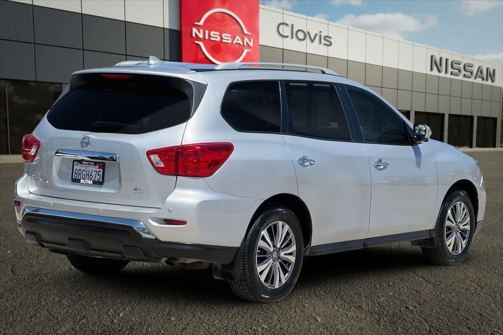 Used 2020 Nissan Pathfinder SL FWD image 3