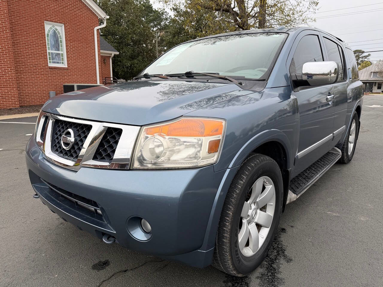 Used 2010 Nissan Armada Titanium RWD image 2