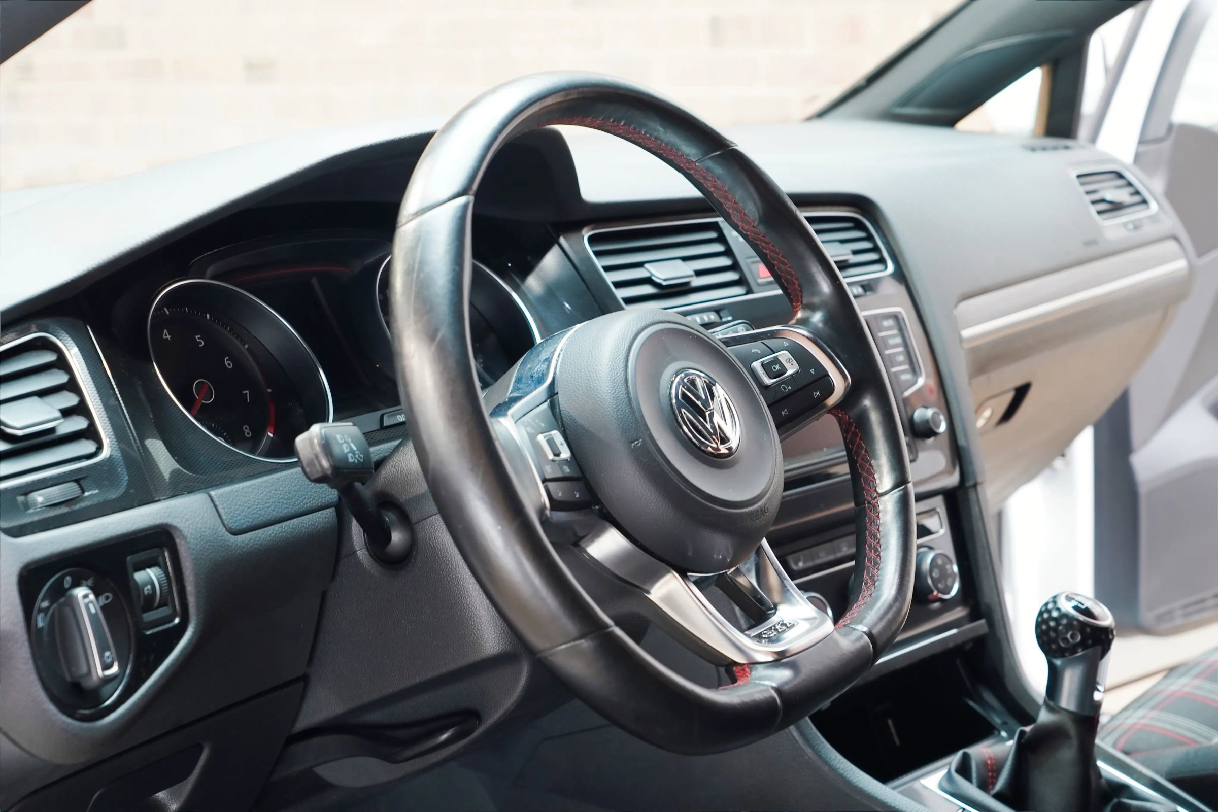 Used 2015 Volkswagen GTI S FWD image 40