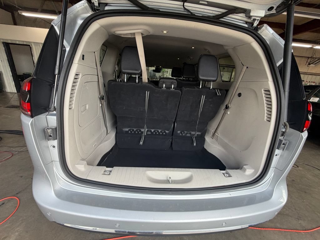 Used 2023 Chrysler Pacifica Touring-L FWD image 22