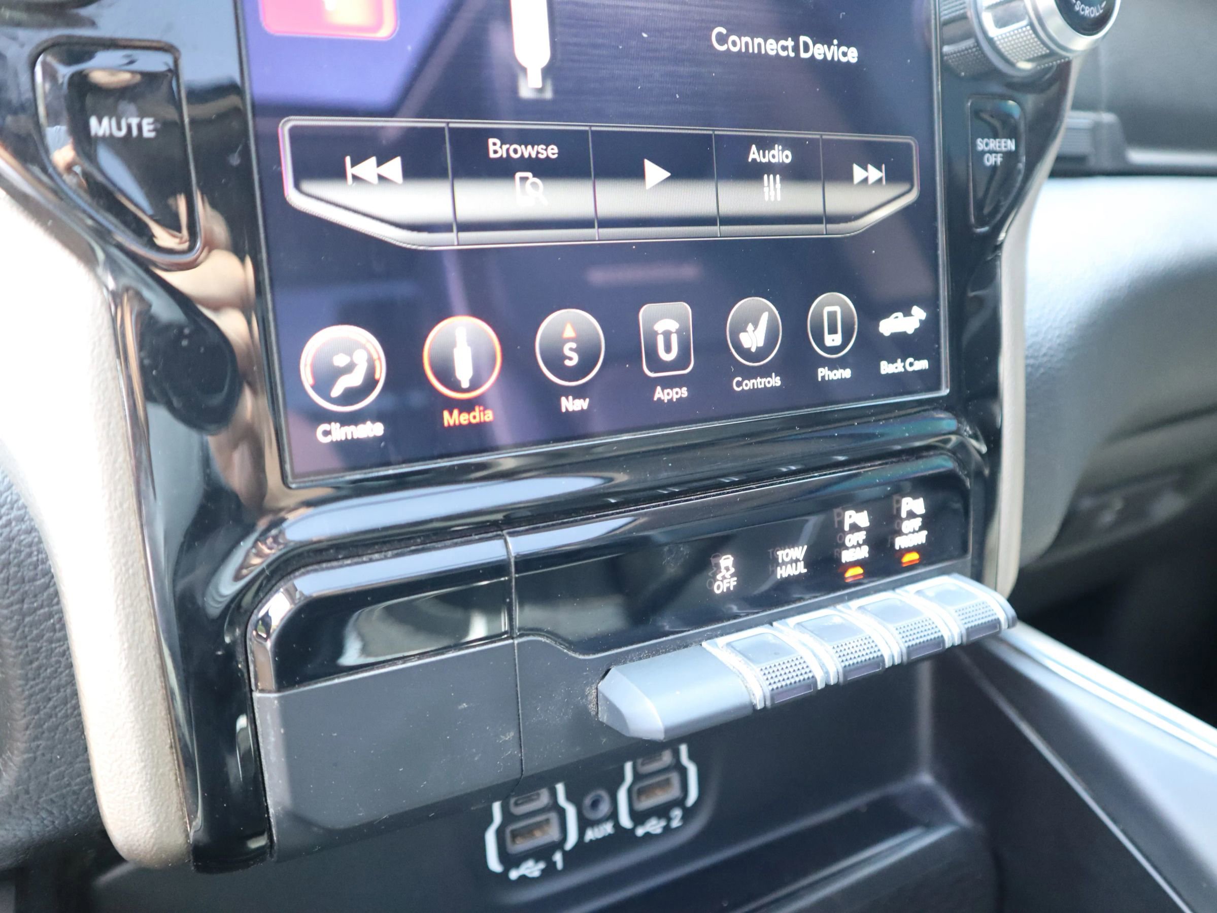 Used 2020 RAM 1500 Laramie image 19